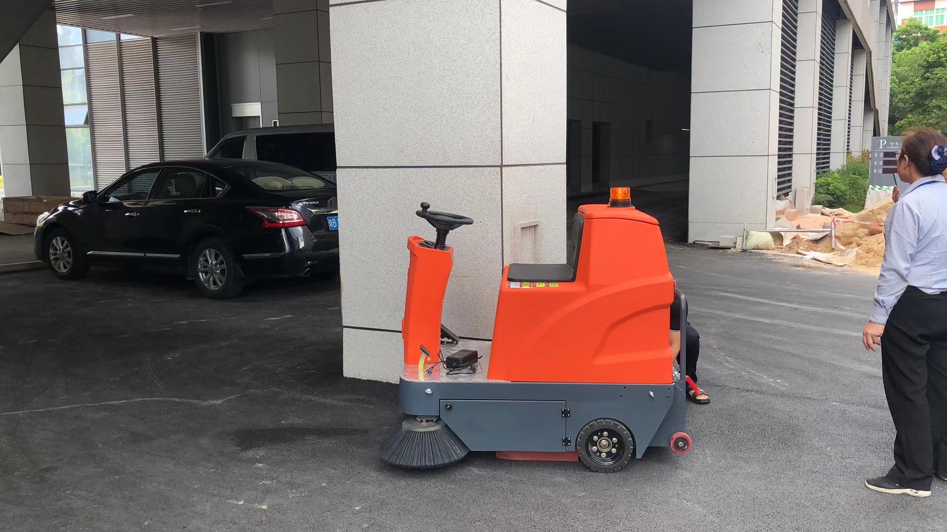 潔臣士掃地車(chē)提升工廠園區(qū)日常清掃效率