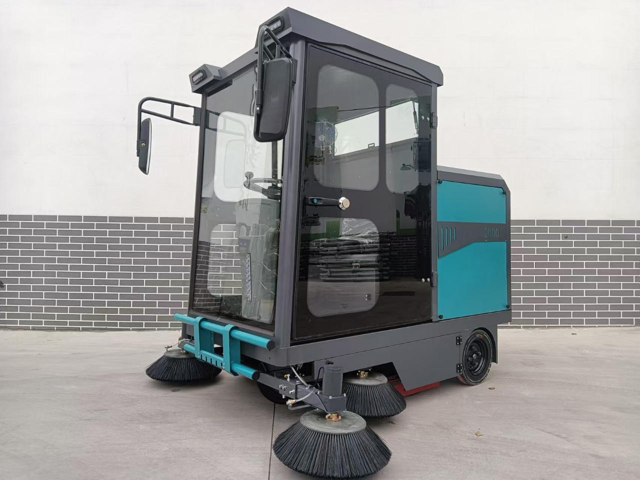 潔臣士掃地機：工廠清潔降本增效的主要利器