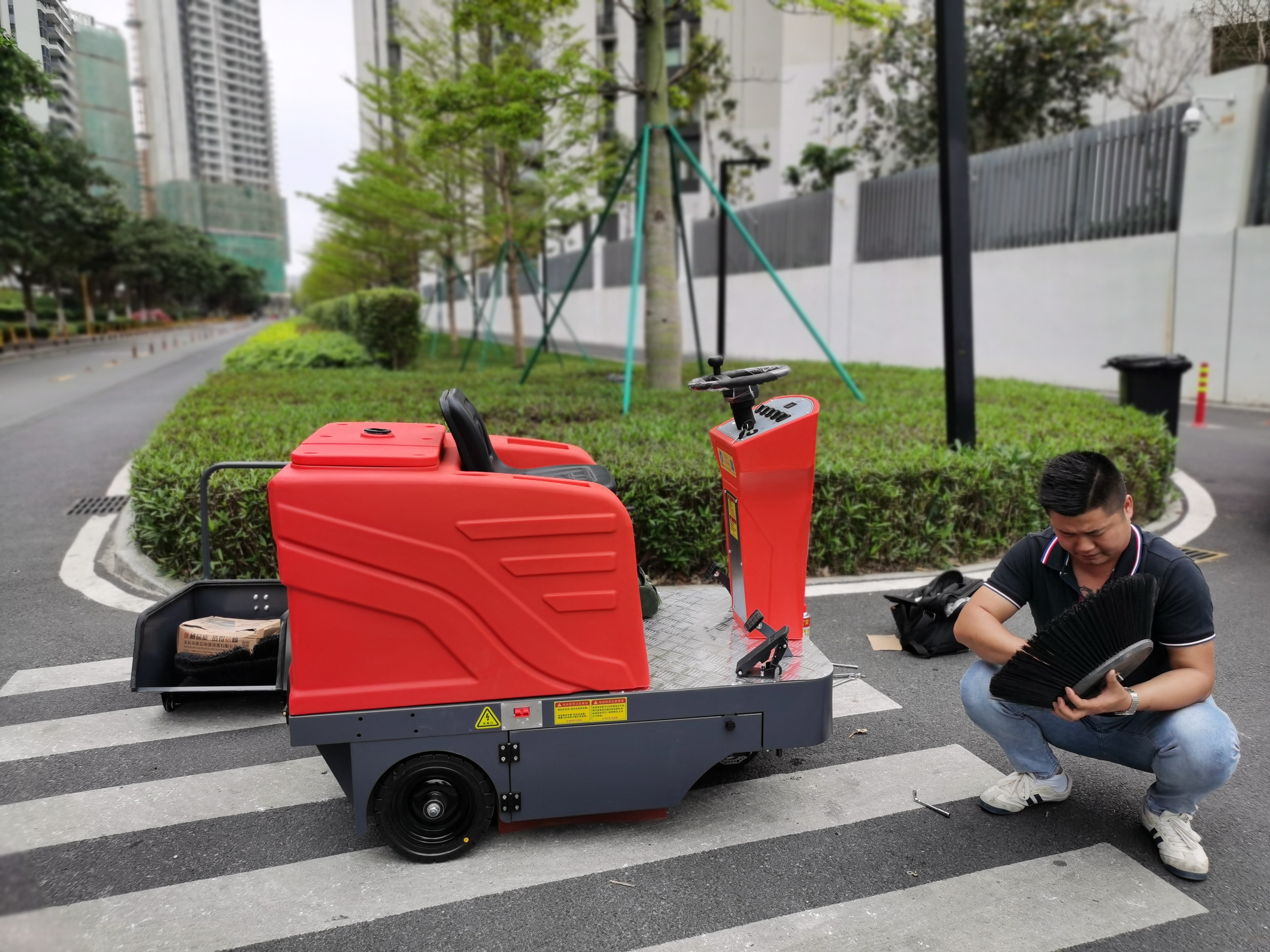 潔臣士掃地車：物業小區清潔的高效得力助手