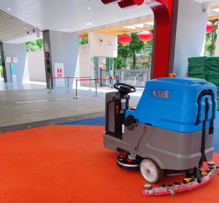 校園洗地機(jī),潔臣士洗地車